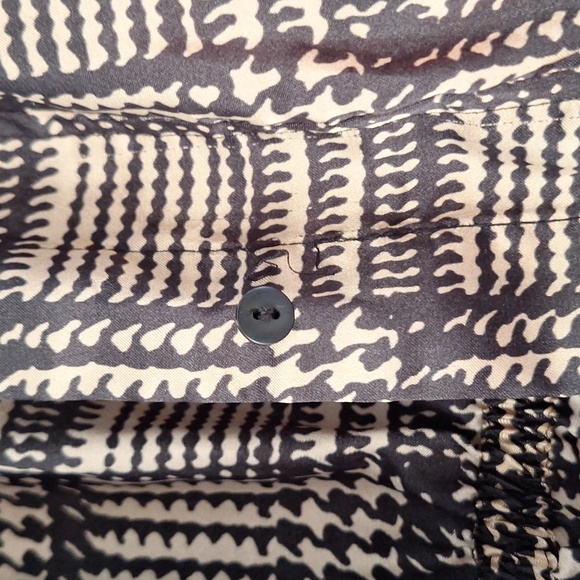 Sunny Leigh Button Top - Picture 13 of 16